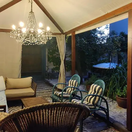 Viento De Ladera Con Piscina Cubierta