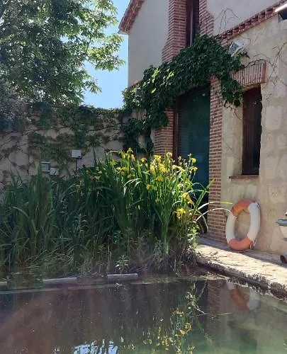 Country house Casa Rural En Segovia Piscina Cubierta Viento De Ladera Segovia