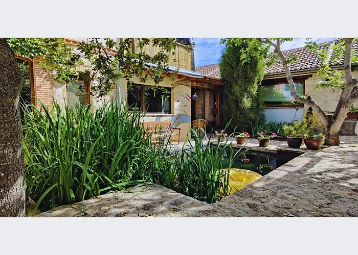 Viento De Ladera Con Piscina Cubierta Country house Segovia